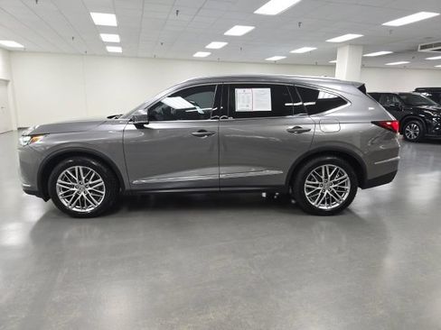 Used 2023 Acura MDX SH-AWD w/ Advance Package image 3