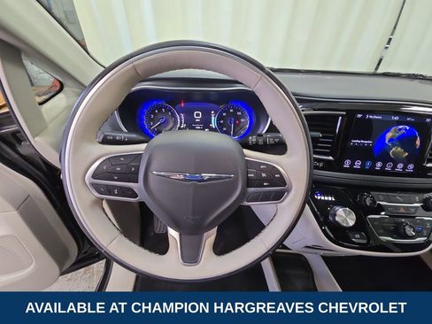 Used 2020 Chrysler Pacifica Limited w/ Tire & Wheel Group image 14