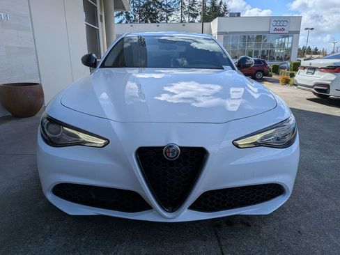 Used 2019 Alfa Romeo Giulia Sprint w/ Nero Edizione image 2