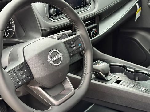 Used 2026 Nissan Rogue SV w/ SV Premium Package image 12