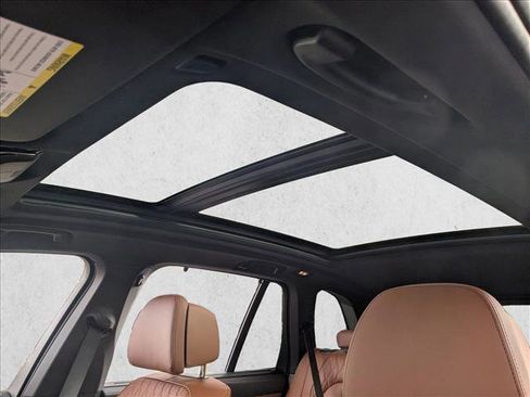 New 2026 BMW X5 M60i image 17