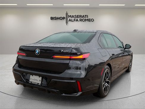 Used 2025 BMW 740i 740i w/ Premium Package image 7