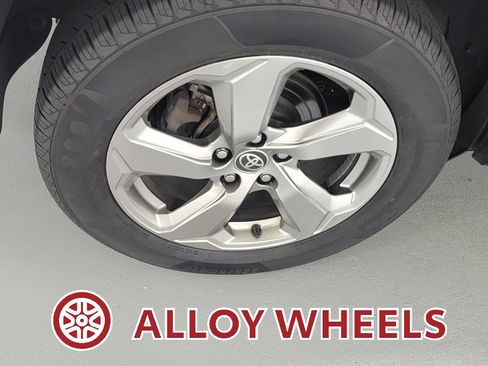 Used 2021 Toyota RAV4 XLE Premium image 12