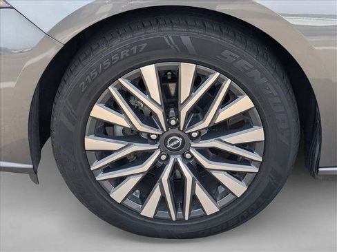 Used 2024 Nissan Altima 2.5 SV image 22