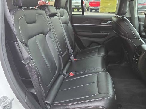 Used 2023 Jeep Grand Cherokee Limited AWD/4WD image 9