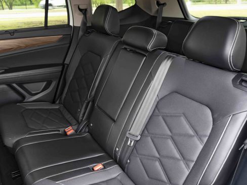 Used 2024 Volkswagen Atlas SE w/ Black Wheel Package image 18