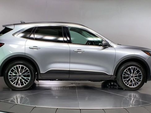 Used 2024 Ford Escape SE w/ PHEV Premium Package image 9