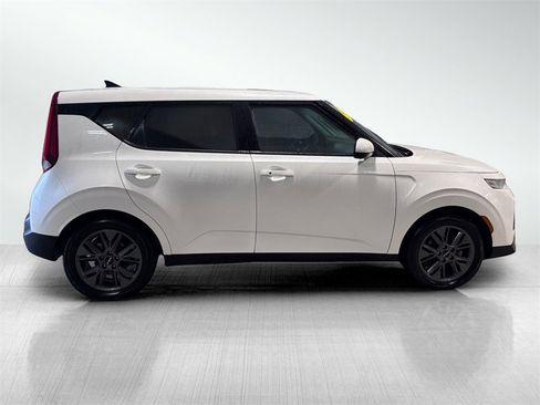 Used 2022 Kia Soul EX image 4
