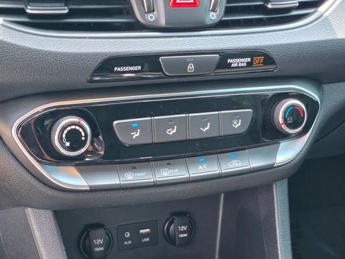 Used 2020 Hyundai Elantra GT FWD image 29