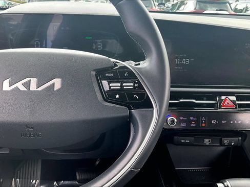 Used 2023 Kia Niro EX FWD image 12