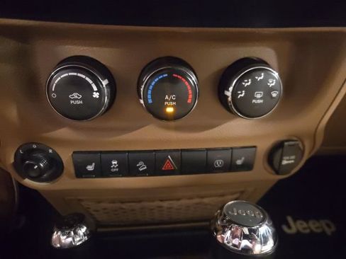 Used 2017 Jeep Wrangler Unlimited Sahara w/ Dual Top Group AWD/4WD image 15