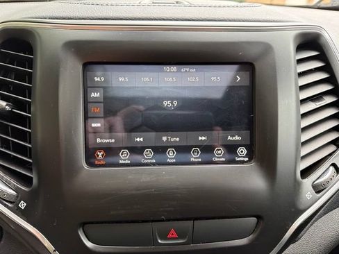 Used 2019 Jeep Cherokee Latitude Plus w/ Comfort/Convenience Group AWD/4WD image 12
