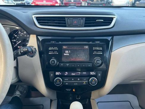 Used 2014 Nissan Rogue SV image 16