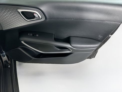 Used 2025 Kia Soul LX w/ LX Technology Package image 29