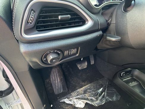 New 2026 Chrysler Pacifica Select image 22