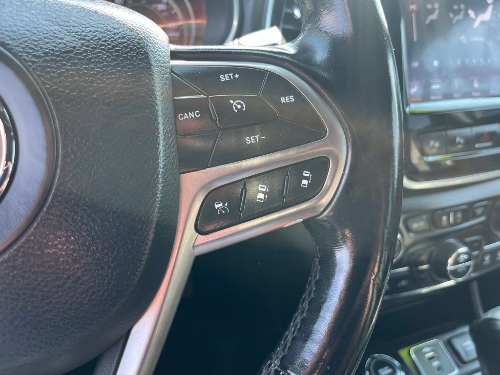 Used 2021 Jeep Cherokee High Altitude AWD/4WD image 22