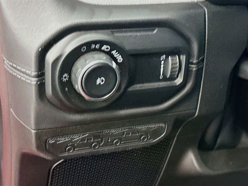 Used 2025 Jeep Wrangler Sahara image 17