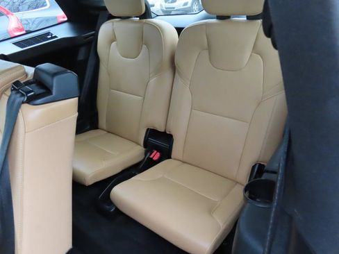 Used 2018 Volvo XC90 T6 Momentum w/ Convenience Package image 11