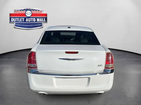 Used 2014 Chrysler 300 image 4