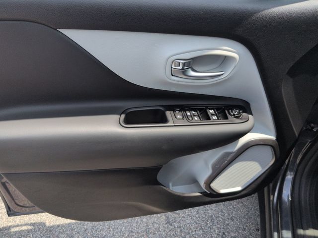 Used 2022 Jeep Renegade Limited AWD/4WD image 12