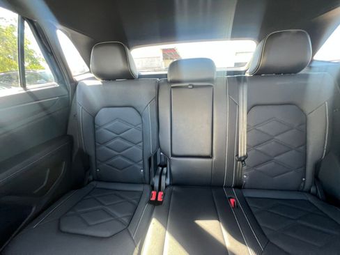 Used 2025 Volkswagen Atlas Cross Sport SE image 38