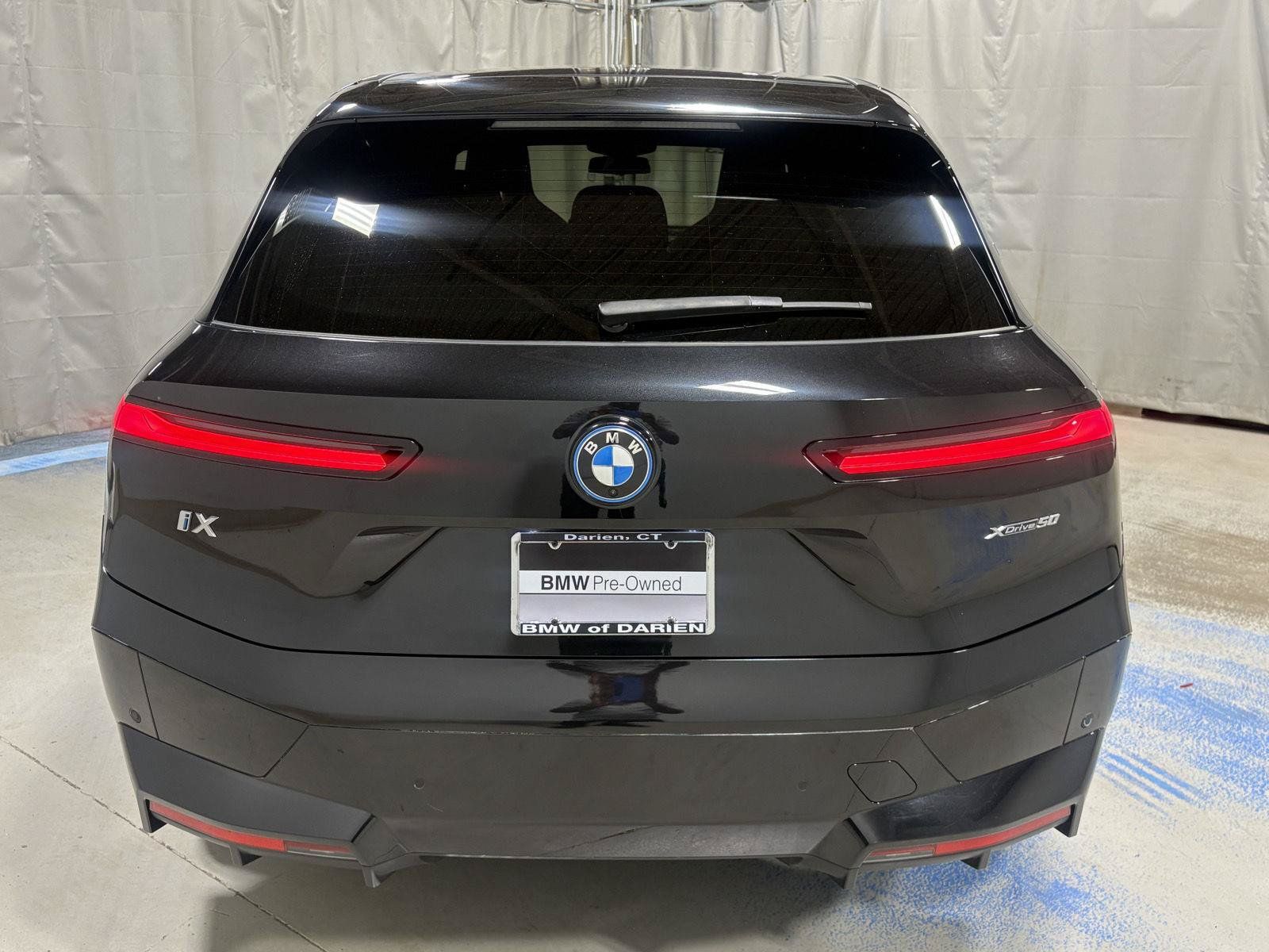 Used 2023 BMW iX xDrive50 w/ Sport Package AWD/4WD image 16