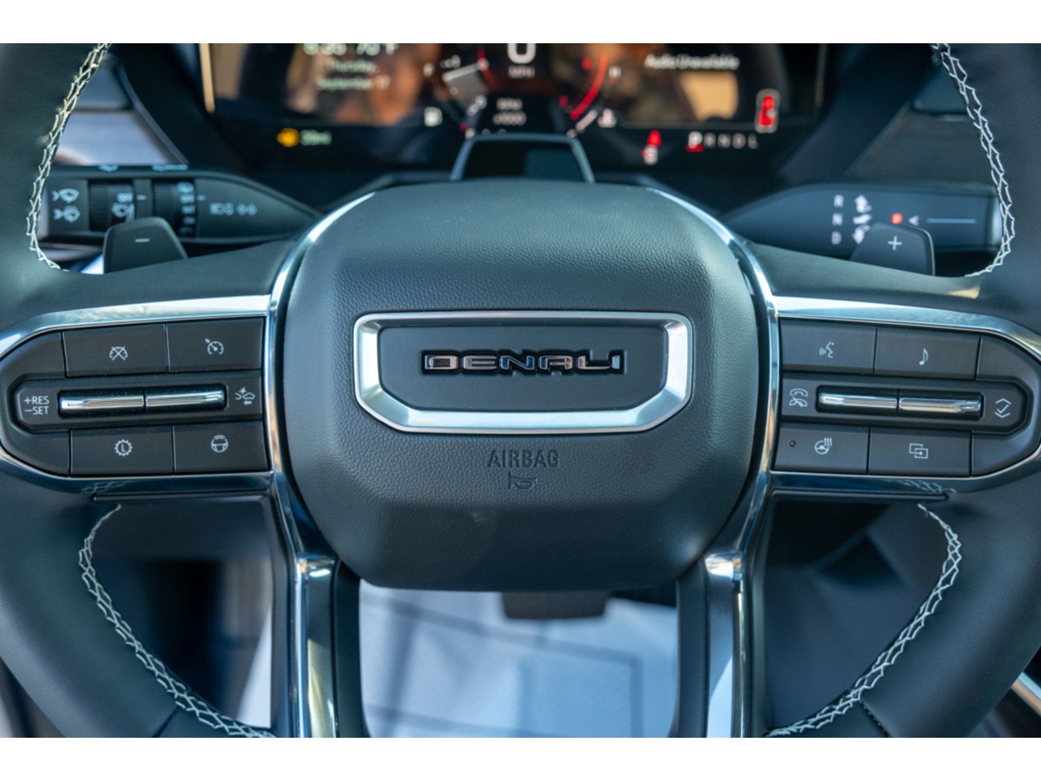 New 2027 GMC Acadia Denali Ultimate w/ LPO, Black Badging Package FWD image 18