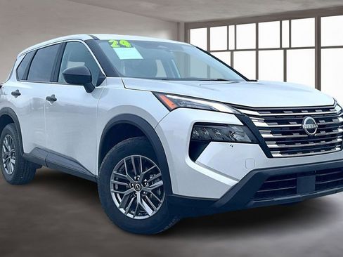 Used 2024 Nissan Rogue S image 3