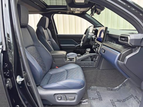 Used 2025 Toyota 4Runner Platinum AWD/4WD image 16