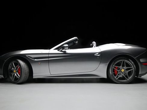 Used 2016 Ferrari California T image 22