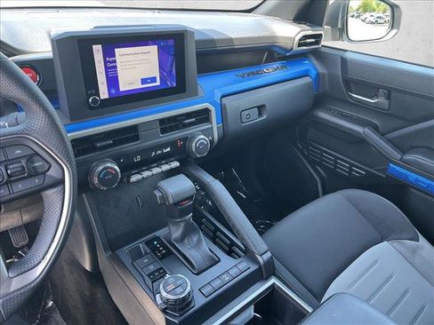 Certified 2025 Toyota Tacoma TRD Off-Road AWD/4WD image 15