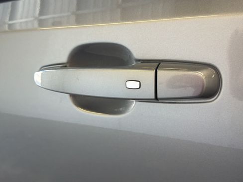 Used 2023 GMC Terrain SLT w/ Tech Package FWD image 13