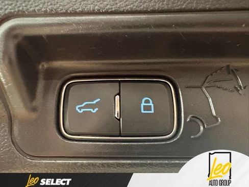 Used 2022 Ford Explorer Limited w/ Equipment Group 301A AWD/4WD image 18