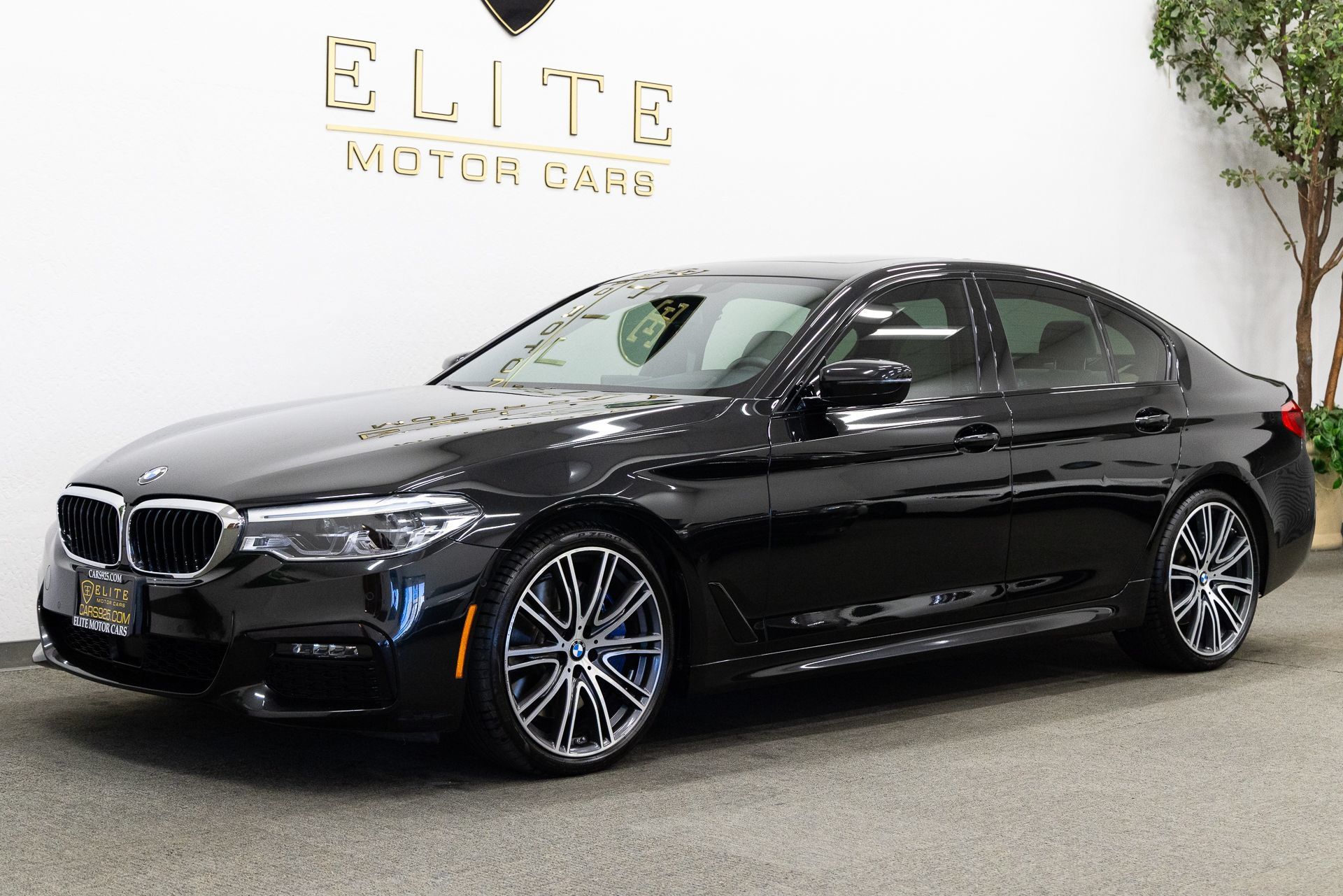 Used 2019 BMW 540i w/ M Sport Package RWD image 1