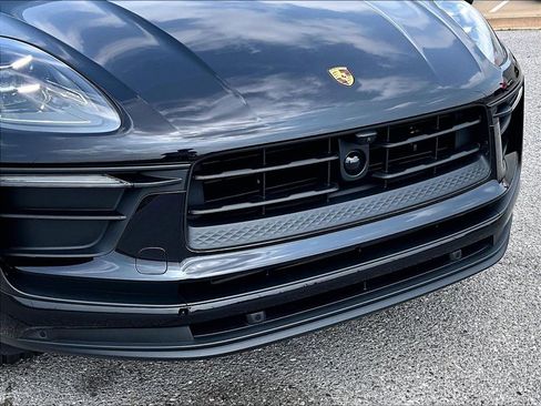 Certified 2024 Porsche Macan AWD/4WD image 20