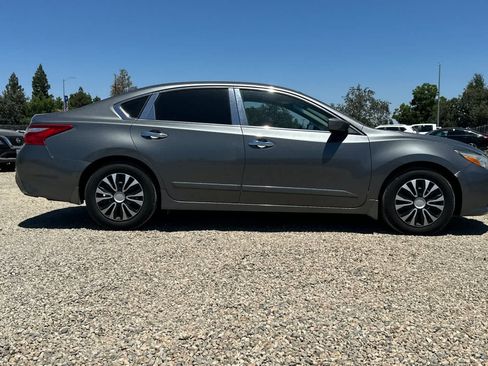 Used 2017 Nissan Altima 2.5 S w/ Power Driver Seat Package FWD image 9