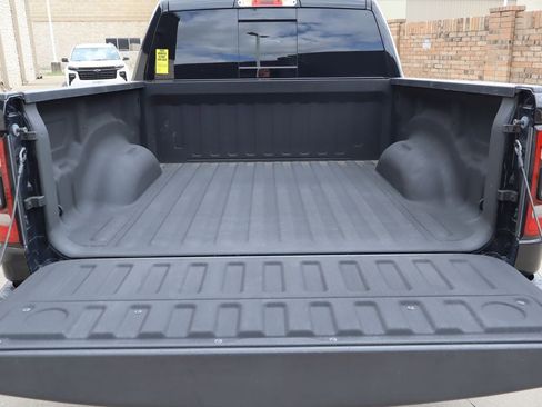 Used 2019 RAM 1500 Laramie AWD/4WD image 28