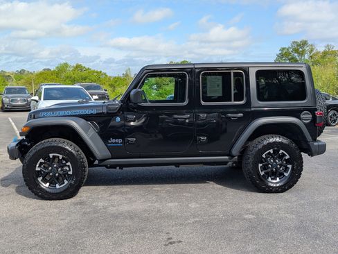 Used 2025 Jeep Wrangler Unlimited Rubicon 4xe w/ Convenience Group image 6