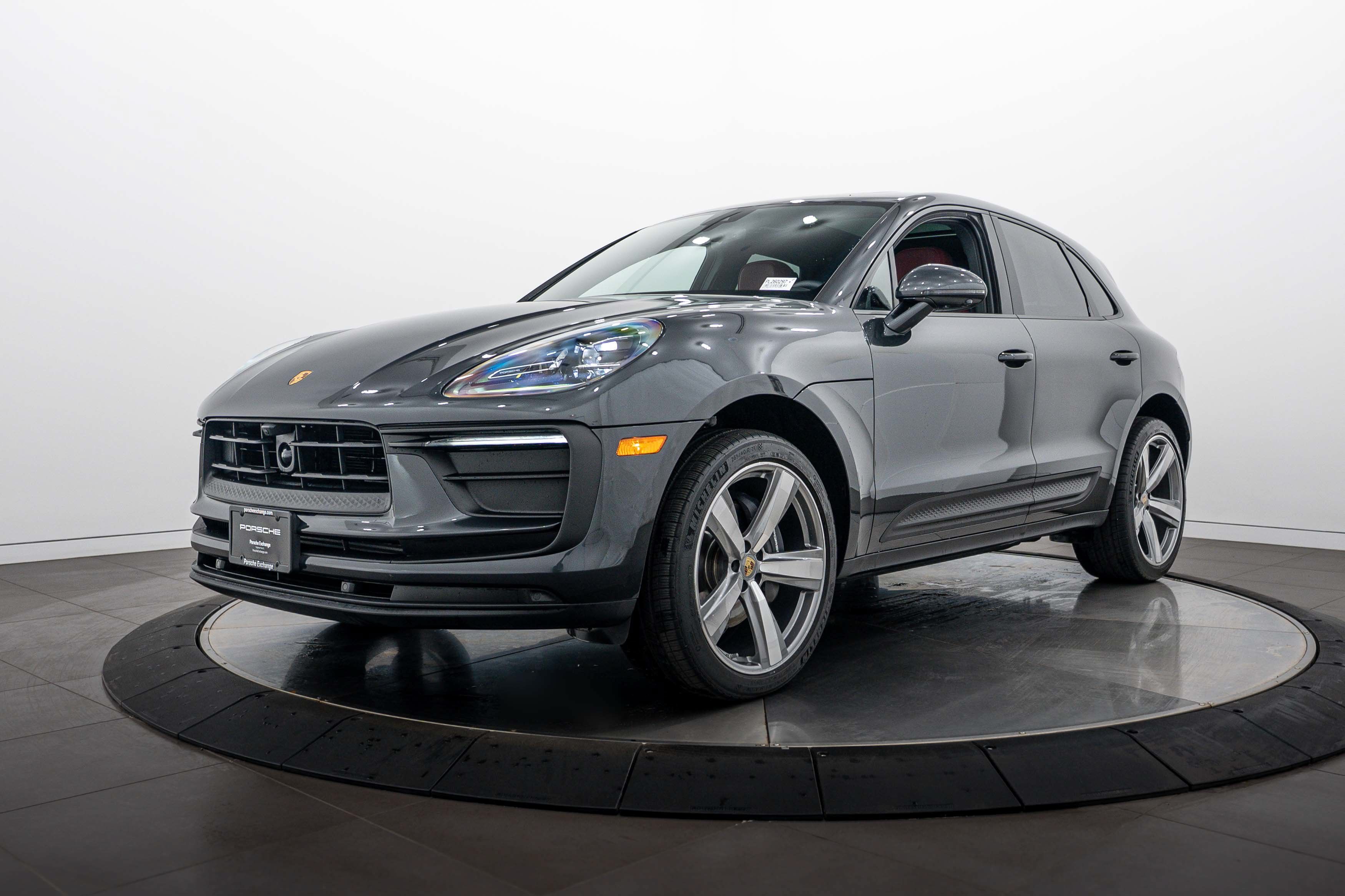 Certified 2026 Porsche Macan AWD/4WD image 1