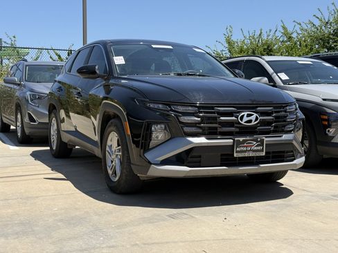 Used 2025 Hyundai Tucson SE FWD image 2