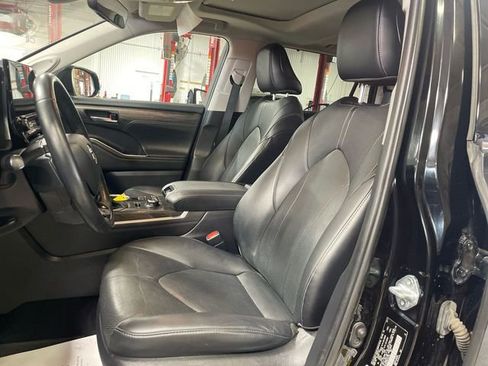 Used 2021 Toyota Highlander Limited AWD/4WD image 11
