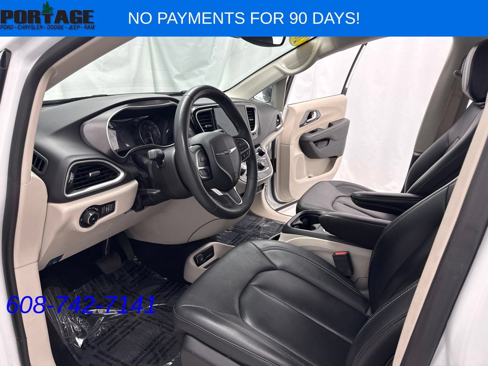 Used 2024 Chrysler Pacifica Touring-L FWD image 9