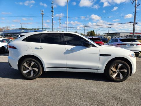 Certified 2024 Jaguar F-PACE R-Dynamic S image 6