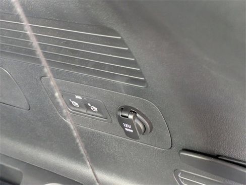 Used 2024 Kia Sorento S image 13