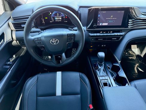 Used 2025 Toyota Camry SE image 16