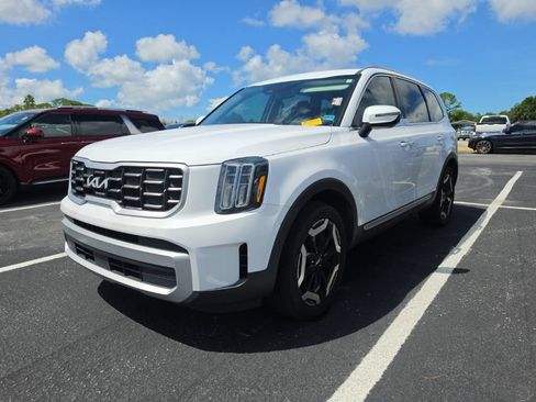 Certified 2024 Kia Telluride S FWD image 4