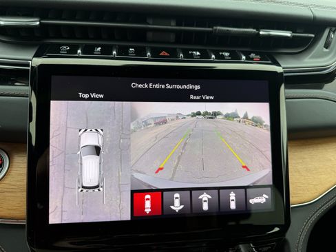 Used 2023 Jeep Grand Cherokee L Summit AWD/4WD image 32