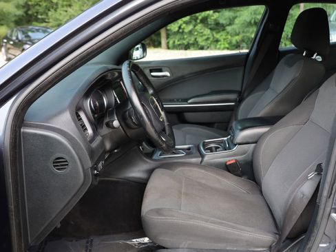 Used 2017 Dodge Charger SE w/ Popular Equipment Group image 12