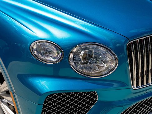 New 2025 Bentley Bentayga Extended Wheelbase image 3