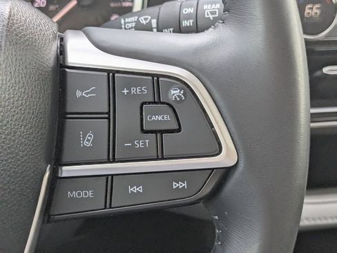 Used 2023 Toyota Highlander XLE image 25